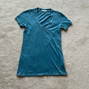 Women’s James Perse “J.P. classics since 1972” V-neck T-shirt with emblem Size 1